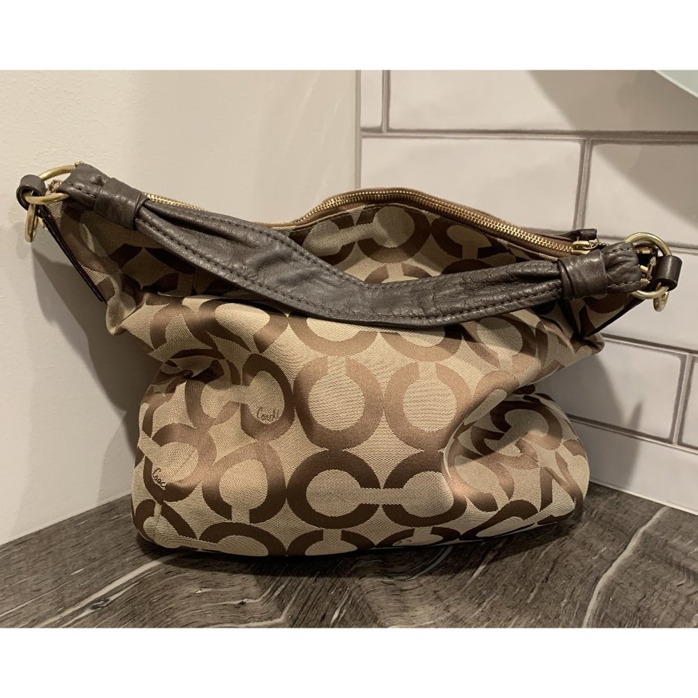 Coach Hobo Bag w/front pocket - Picture 2 of 5
